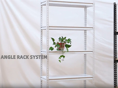 What is the loading capacity of a boltless rack?